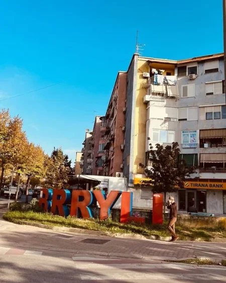 Tirane, shitet apartament 2+1 Kati 4, 99 m² 142.970 € (Brryli)