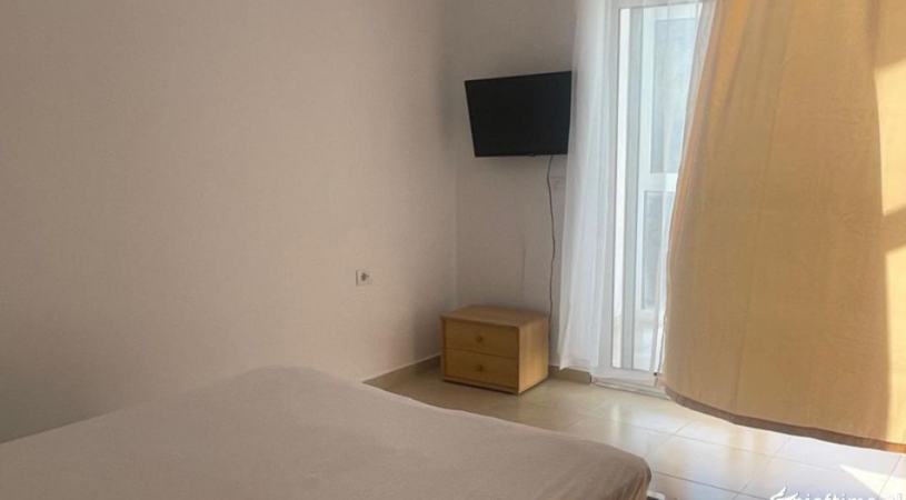 Tirane, jepet me qera apartament 1+1+Ballkon Kati 1, 70 m² 400 €