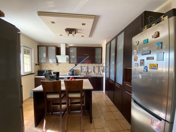 Tirane, jepet me qera apartament+verande | Penthouse 3+1 Kati 7, 500 m² 2.000 € (Bulevardi Zogu i I-re)