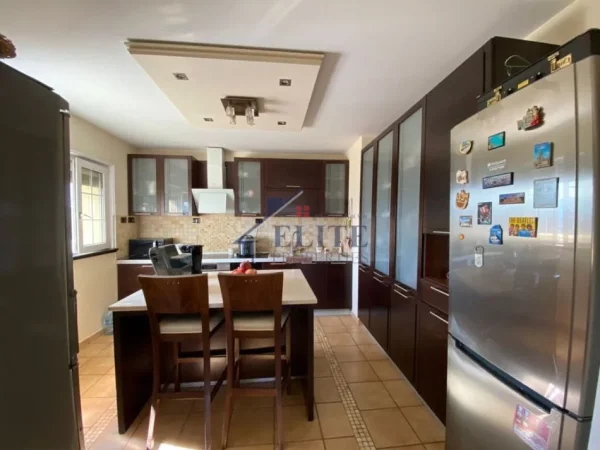 Tirane, jepet me qera apartament+verande | Penthouse 3+1 Kati 7, 500 m² 2.000 € (Bulevardi Zogu i I-re)