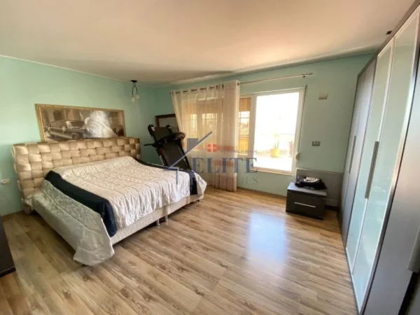 Tirane, jepet me qera apartament+verande | Penthouse 3+1 Kati 7, 500 m² 2.000 € (Bulevardi Zogu i I-re)