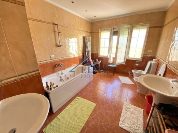 Tirane, jepet me qera apartament+verande | Penthouse 3+1 Kati 7, 500 m² 2.000 € (Bulevardi Zogu i I-re)