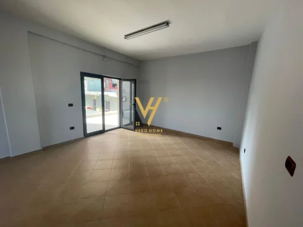 Tirane, jepet me qera zyre Kati 2, 210 m² 1.500 € (UNAZA E RE)