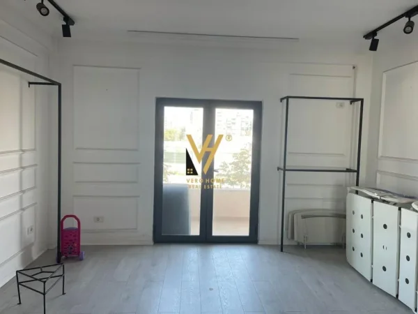 Tirane, jepet me qera zyre Kati 2, 210 m² 1.500 € (UNAZA E RE)
