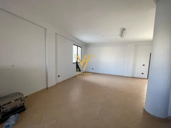 Tirane, jepet me qera zyre Kati 2, 210 m² 1.500 € (UNAZA E RE)