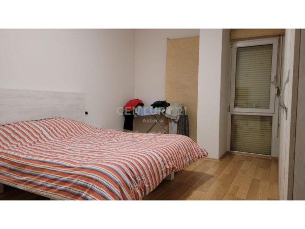 Tirane, jap me qera apartament 1+1 , 73 m² 550 € ( Rruga "Xhon Kenedi", Kopshti Botanik Zoologjik)