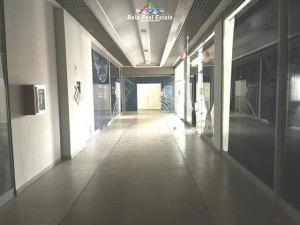 Tirane, jepet me qera zyre Kati 2, 1.000 m² 10.000 € (varri i bamit)