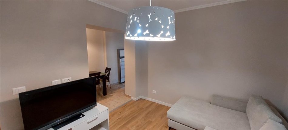 Tirane, jepet me qera apartament 2+1 Kati 3, 80 m² 600 € (Stacioni i Trenit)
