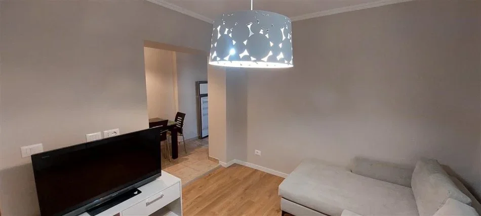 Tirane, jepet me qera apartament 2+1 Kati 3, 80 m² 600 € (Stacioni i Trenit)