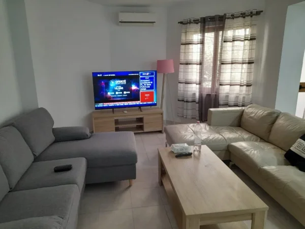 Tirane, jepet me qera apartament 2+1+Ballkon Kati 2, 85 m² 600 € (Qender , te plazza rruga qemal stafa)