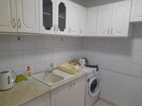 Tirane, jepet me qera apartament 2+1+Ballkon Kati 2, 85 m² 600 € (Qender , te plazza rruga qemal stafa)