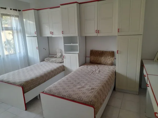 Tirane, jepet me qera apartament 2+1+Ballkon Kati 2, 85 m² 600 € (Qender , te plazza rruga qemal stafa)