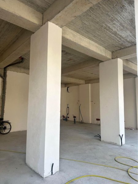 Durres, shitet dyqan Kati 0, 188 m² 233.000 € (afer shkolles dy gjelat durres!)