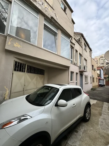 Tirane, jepet me qera Vile 4+1+Aneks+Ballkon Kati 0, 200 m² 750 € (Ibrahim asmema ,ali demi , palestra e edit)