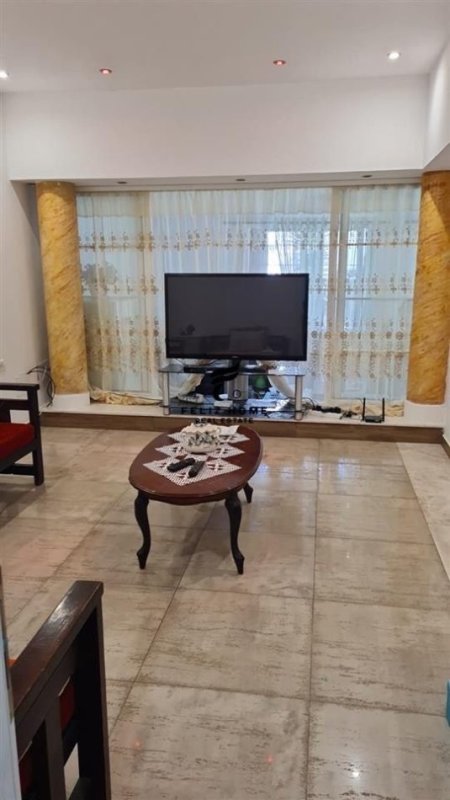 Shqiperi, jepet me qera apartament 3+1 Kati 1, 140 m² 700 € (QYTET STUDENTI)