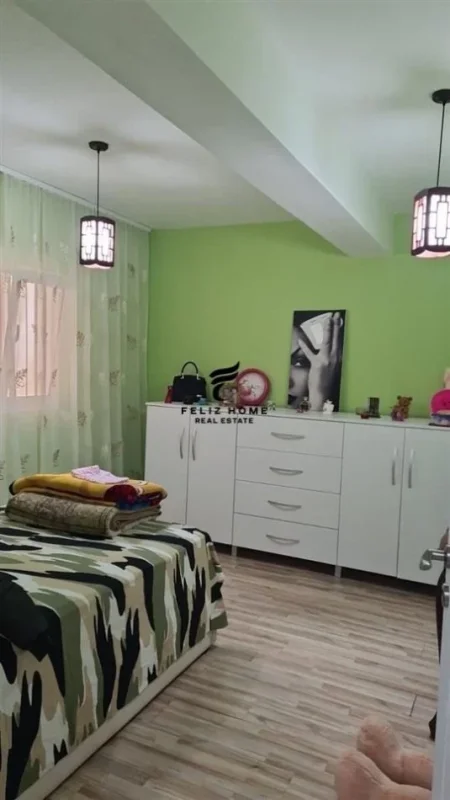 Shqiperi, jepet me qera apartament 3+1 Kati 1, 140 m² 700 € (QYTET STUDENTI)