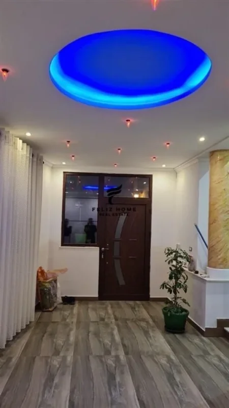 Shqiperi, jepet me qera apartament 3+1 Kati 1, 140 m² 700 € (QYTET STUDENTI)