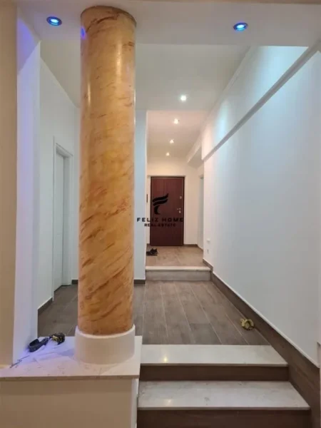 Shqiperi, jepet me qera apartament 3+1 Kati 1, 140 m² 700 € (QYTET STUDENTI)