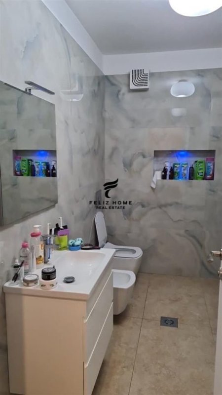 Shqiperi, jepet me qera apartament 3+1 Kati 1, 140 m² 700 € (QYTET STUDENTI)
