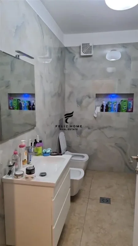 Shqiperi, jepet me qera apartament 3+1 Kati 1, 140 m² 700 € (QYTET STUDENTI)