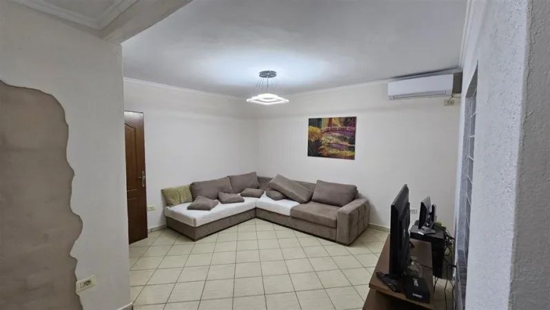 Tirane, jepet me qera apartament 2+1 Kati 4, 70 m² 550 € (rruga Ferit Xhajko prane Market Spar)