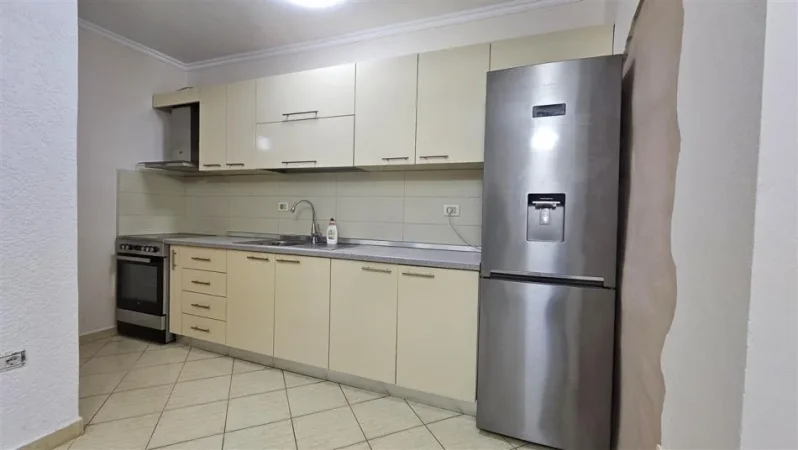Tirane, jepet me qera apartament 2+1 Kati 4, 70 m² 550 € (rruga Ferit Xhajko prane Market Spar)
