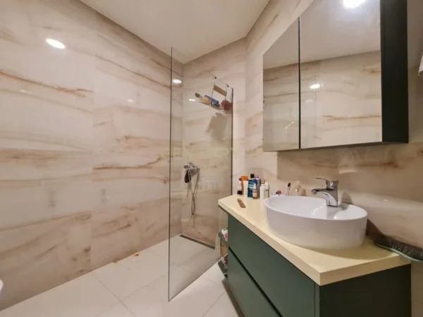 Tirane, shitet apartament 1+1 Kati 3, 84 m² 165.000 € (kodra e diellit)