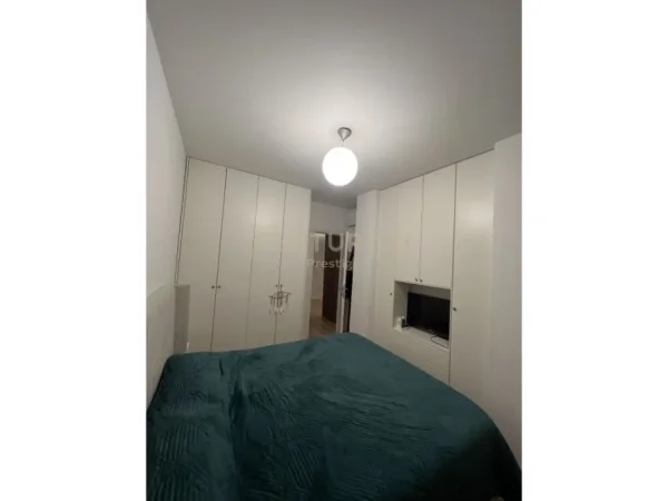 Tirane, shitet apartament 1+1 Kati 3, 84 m² 165.000 € (kodra e diellit)