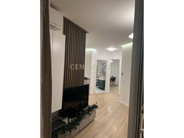 Tirane, shitet apartament 1+1 Kati 3, 84 m² 165.000 € (kodra e diellit)