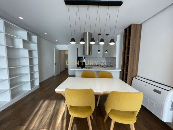 Tirane, jepet me qera apartament 3+1+Ballkon Kati 9, 153 m² 2.200 € (rruga e elbasanit)