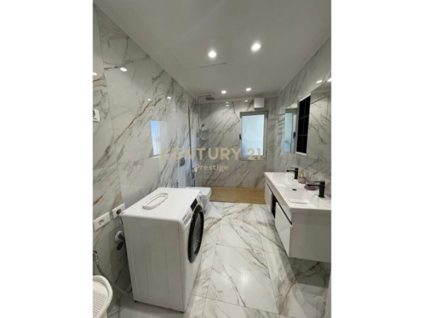 Tirane, jepet me qera apartament 3+1+Ballkon Kati 9, 153 m² 2.200 € (rruga e elbasanit)
