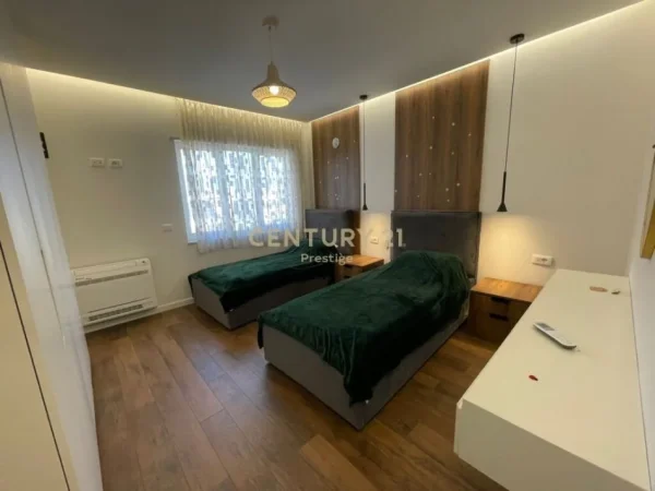 Tirane, jepet me qera apartament 3+1+Ballkon Kati 9, 153 m² 2.200 € (rruga e elbasanit)