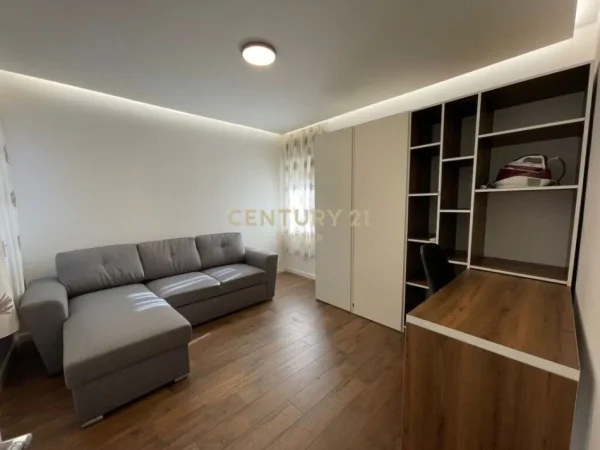 Tirane, jepet me qera apartament 3+1+Ballkon Kati 9, 153 m² 2.200 € (rruga e elbasanit)