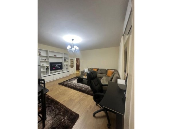 Tirane, jepet me qera apartament 2+1 Kati 3, 70 m² 1.000 € (sheshi wilson)
