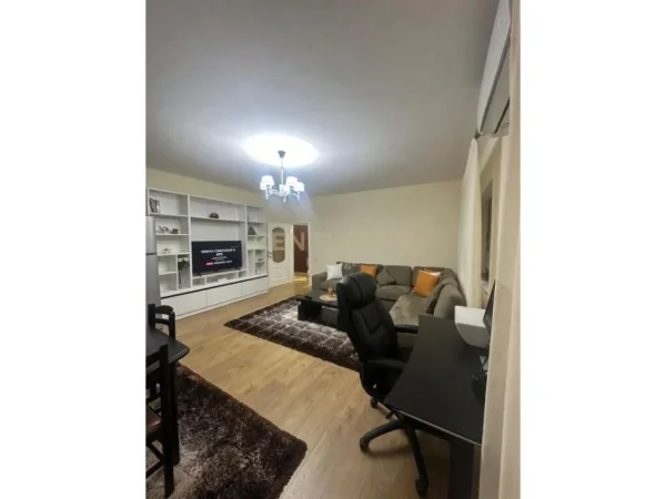 Tirane, jepet me qera apartament 2+1 Kati 3, 70 m² 1.000 € (sheshi wilson)