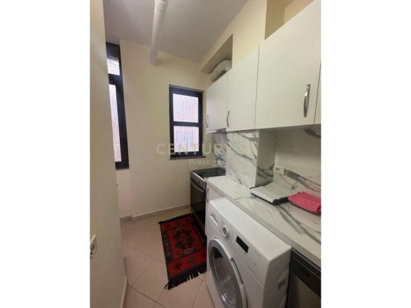 Tirane, jepet me qera apartament 2+1 Kati 3, 70 m² 1.000 € (sheshi wilson)