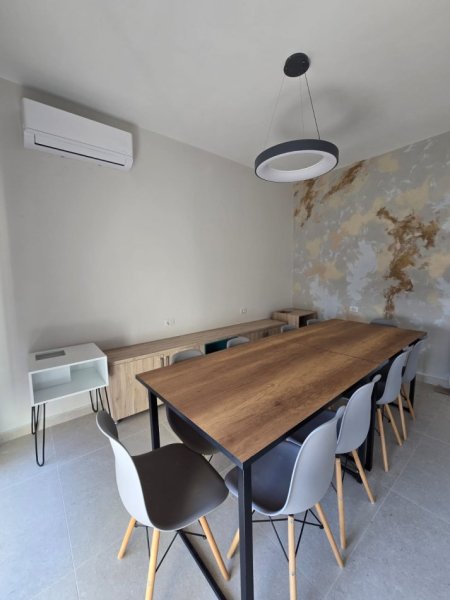 Tirane, jepet me qera ambjent biznesi Kati 8, 55 m² 500 € (Ish Fusha e Aviacionit)
