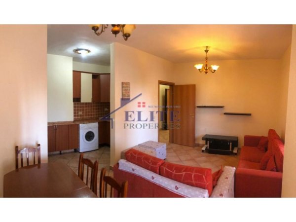 Tirane, jepet me qera apartament 1+1+Ballkon Kati 5, 70 m² 400 € (9 Kateshet)