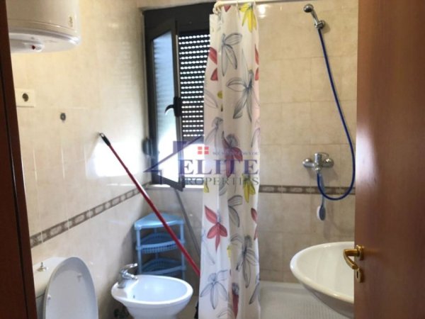 Tirane, jepet me qera apartament 1+1+Ballkon Kati 5, 70 m² 400 € (9 Kateshet)