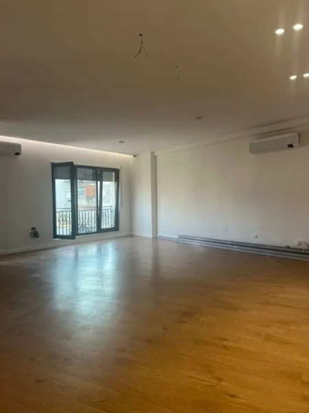 Tirane, jepet me qera zyre Kati 4, 142 m² 2.000 € (Bulevardi Zogu I)