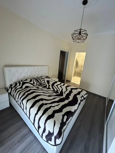 Tirane, jepet me qera apartament 2+1 Kati 4, 90 m² 450 € (Fresk)