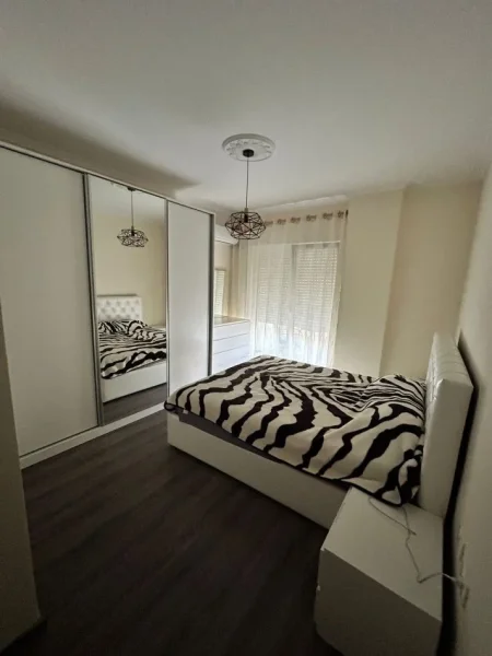 Tirane, jepet me qera apartament 2+1 Kati 4, 90 m² 450 € (Fresk)