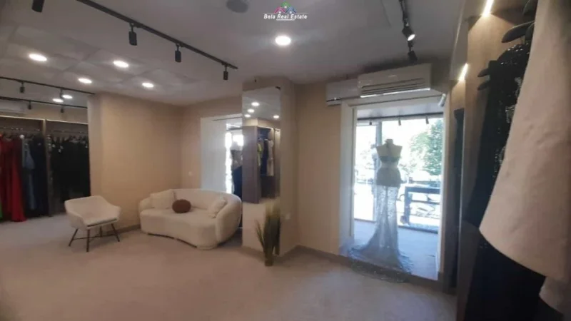 Tirane, jepet me qera dyqan Kati 1, 90 m² 2.000 € (qender)