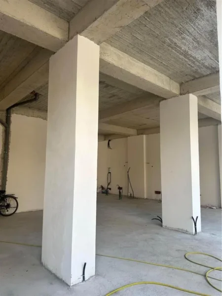 Durres, shitet dyqan Kati 0, 188 m² 233.000 € (Prane Shkolles Dy Gjelat ne Durres)