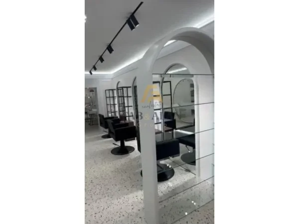 Tirane, jepet me qera ambjent biznesi Kati 0, 100 m² 2.000 € (Asim Vokshi)