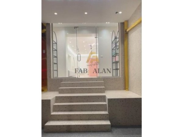 Tirane, jepet me qera ambjent biznesi Kati 0, 100 m² 2.000 € (Asim Vokshi)