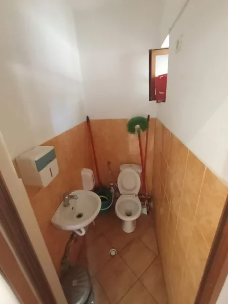Tirane, jepet me qera dyqan Kati 0, 24 m² 600 € (rruga e bogdaneve)