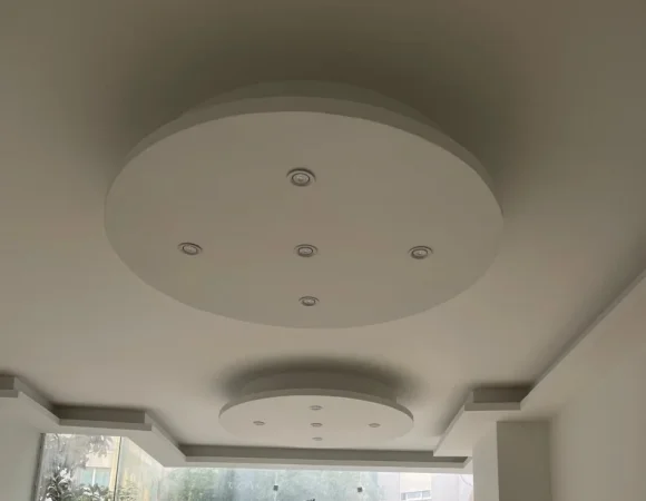 Tirane, jepet me qera dyqan Kati 0, 38 m² 400 € (astir)