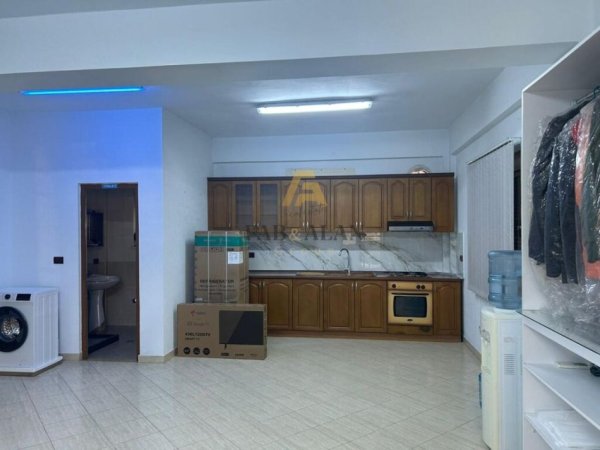 Tirane, jepet me qera apartament 1+1 Kati 0, 80 m² 350 € (Spitali Amerikan 3)