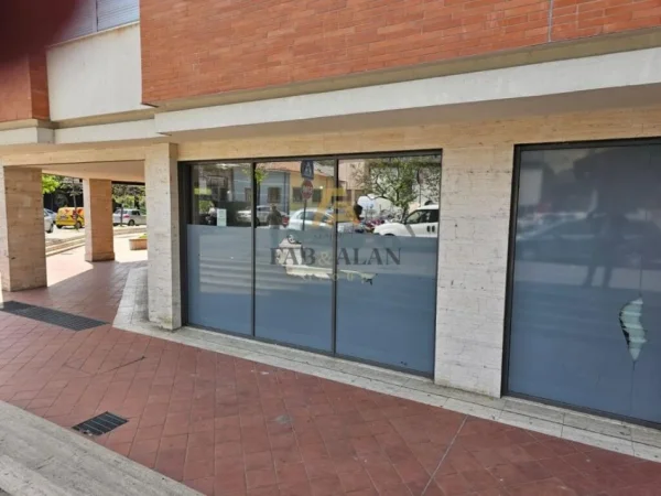 Tirane, shitet ambjent biznesi Kati 0, 82 m² 300.000 € (Komisariati nr 4, Tower Bridge 3)